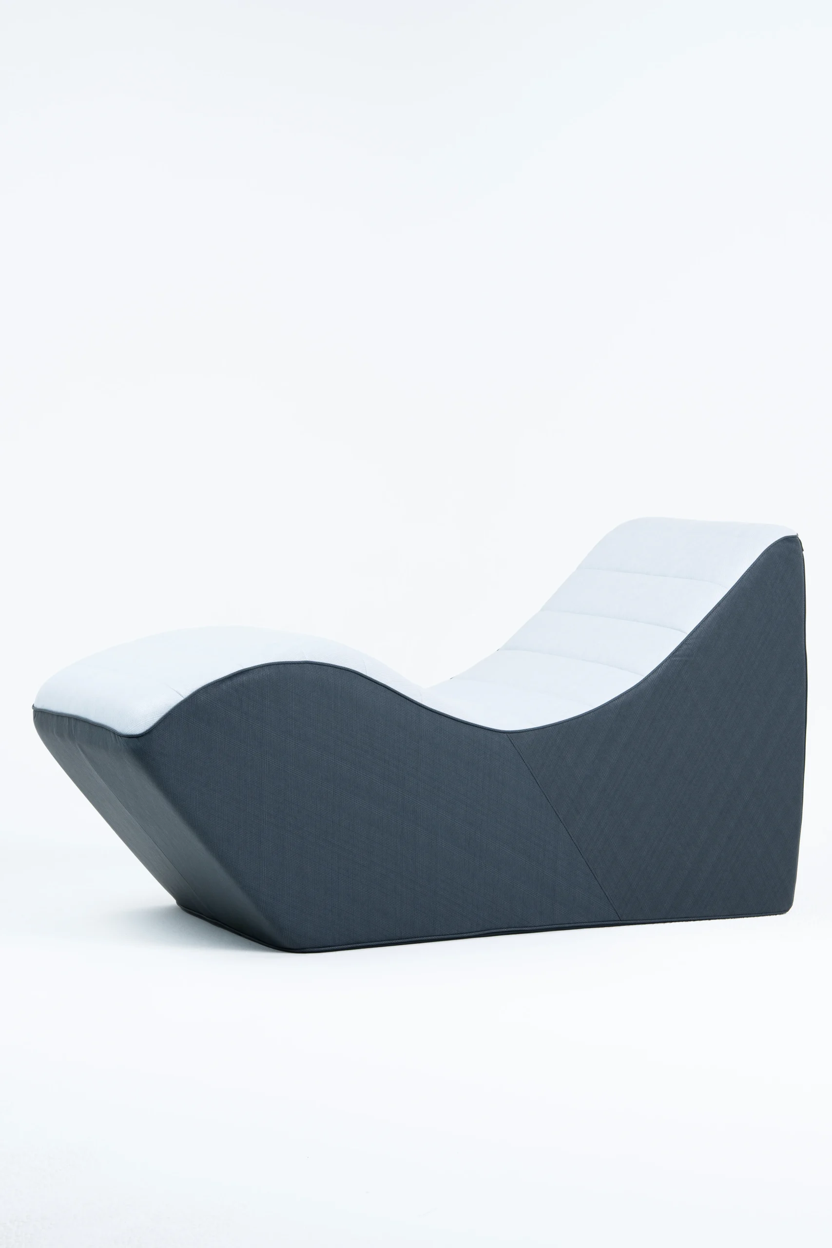 Z-Grav Lounger - Image 3