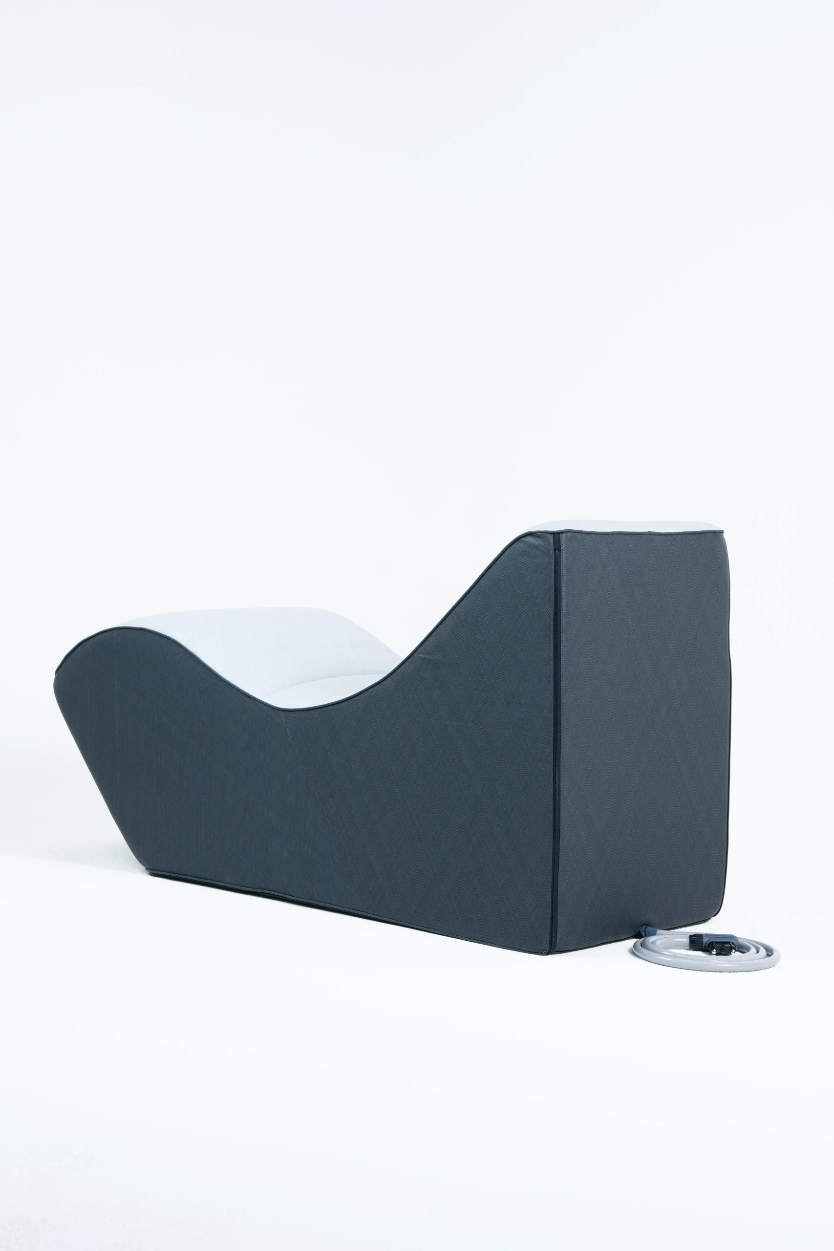 Z-Grav Lounger - Image 5